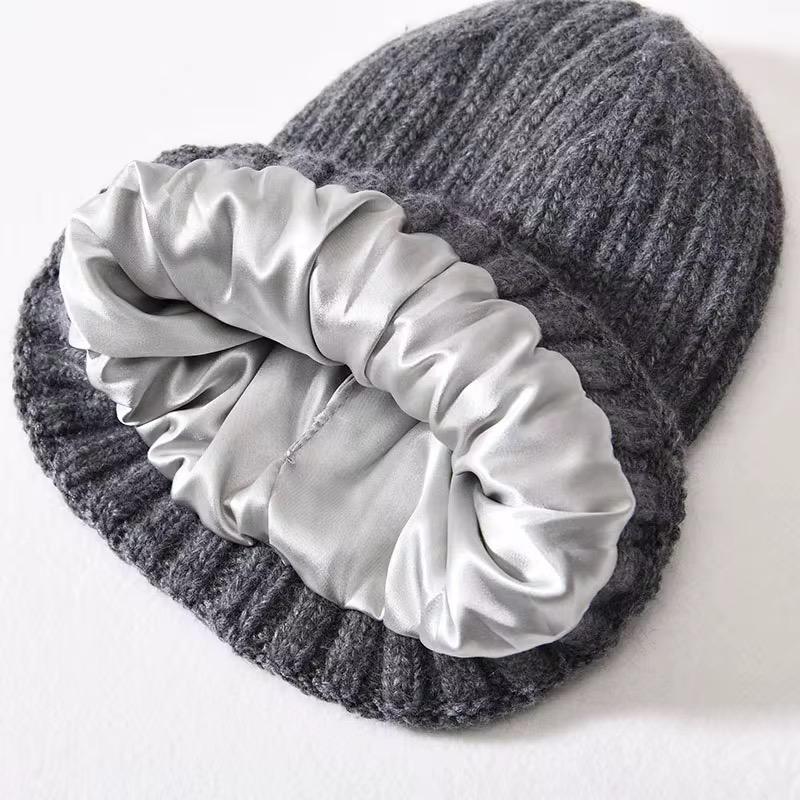 Cappello anticrespo in Seta con esterno in Cashmere